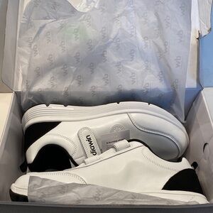 NIB Diawin Men’s White Athletic Shoes